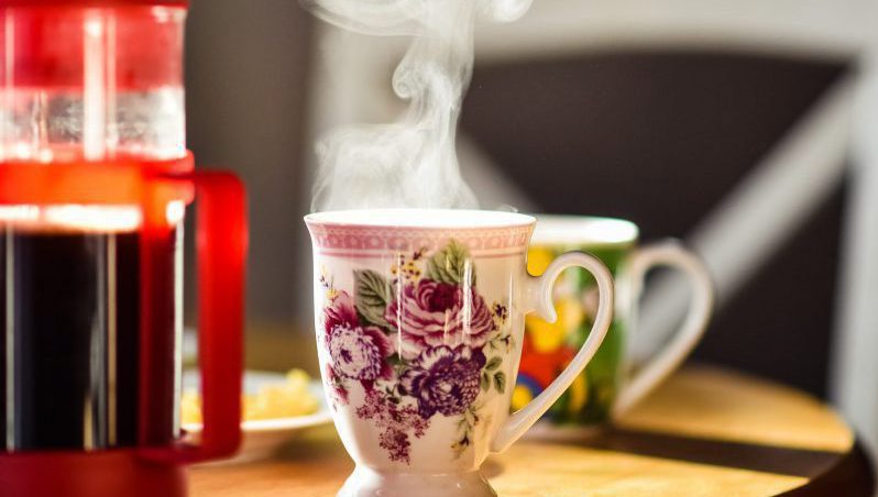 ein warmer Tee und/oder Kaffee